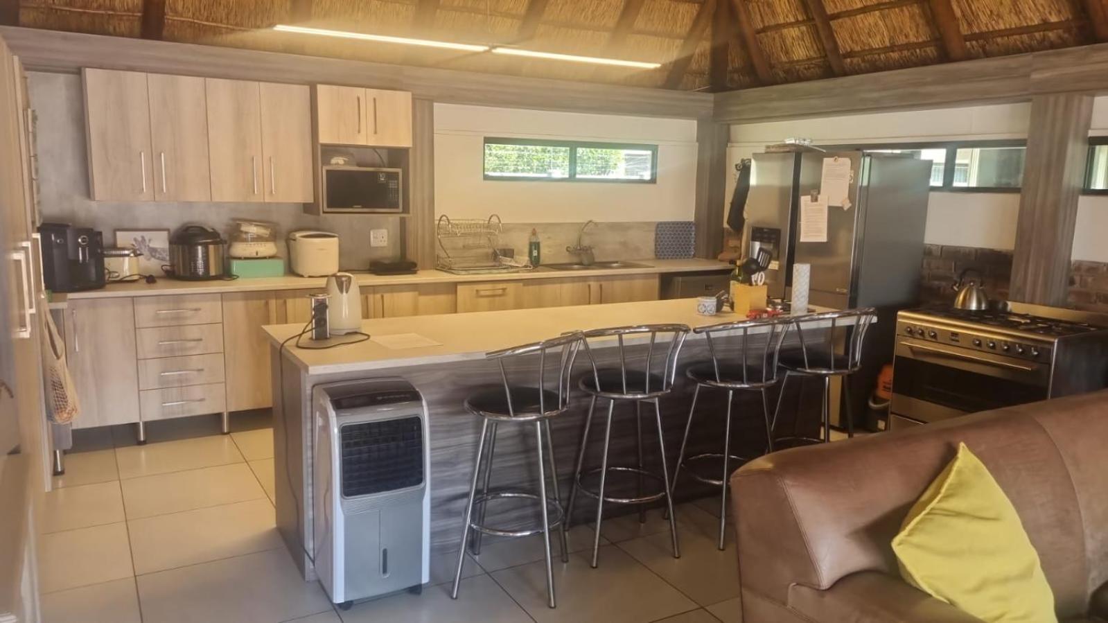 12 On Vaal Drive Guesthouse Vanderbijlpark Bagian luar foto