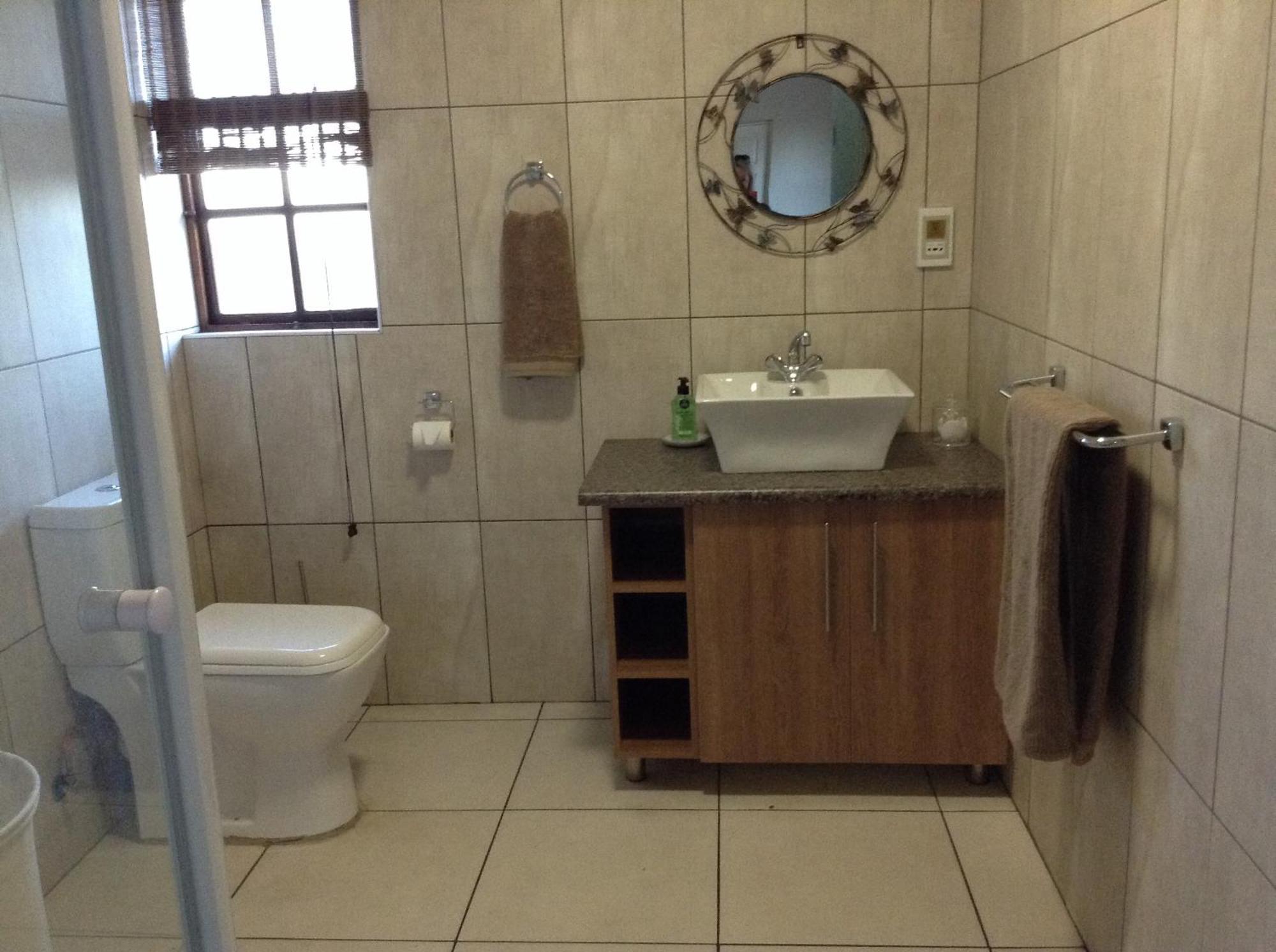 12 On Vaal Drive Guesthouse Vanderbijlpark Ruang foto