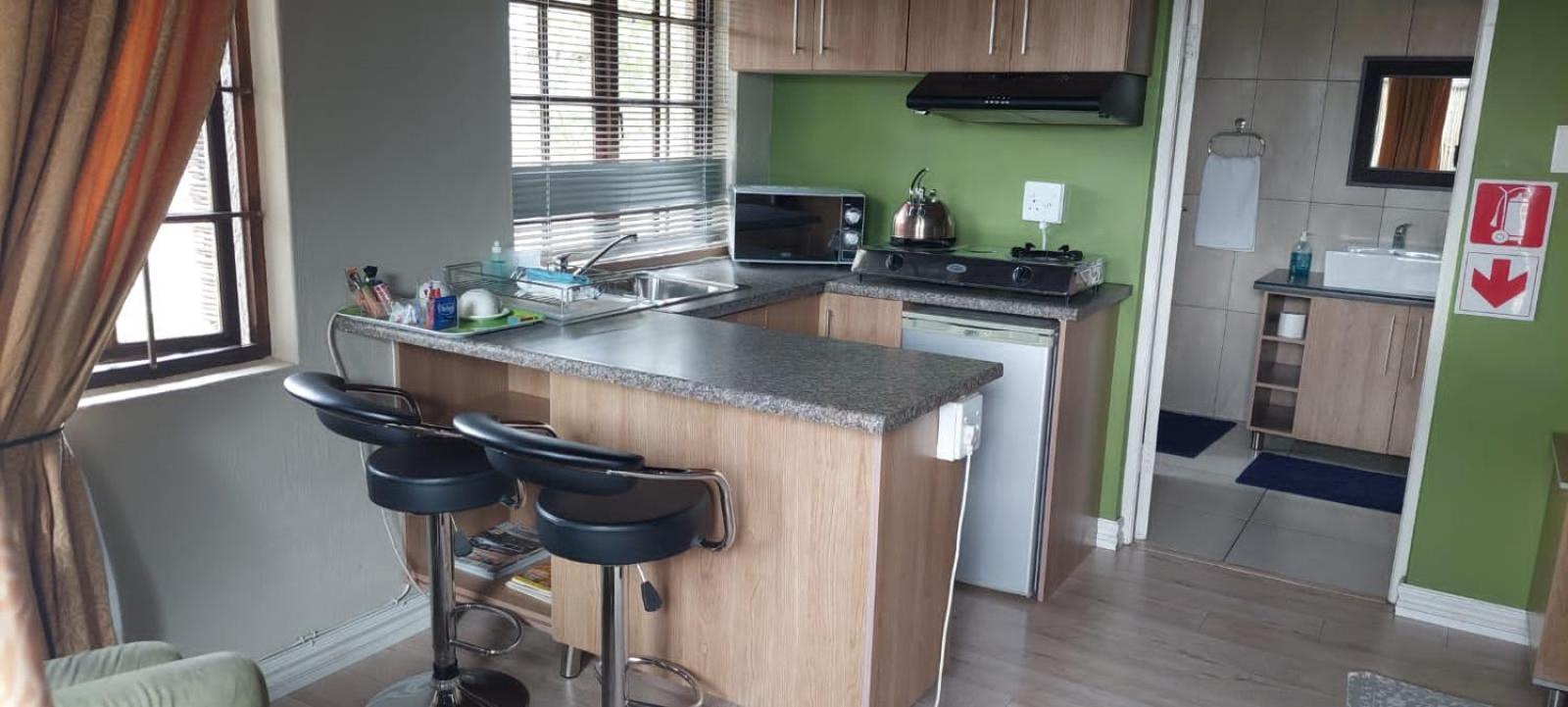 12 On Vaal Drive Guesthouse Vanderbijlpark Bagian luar foto