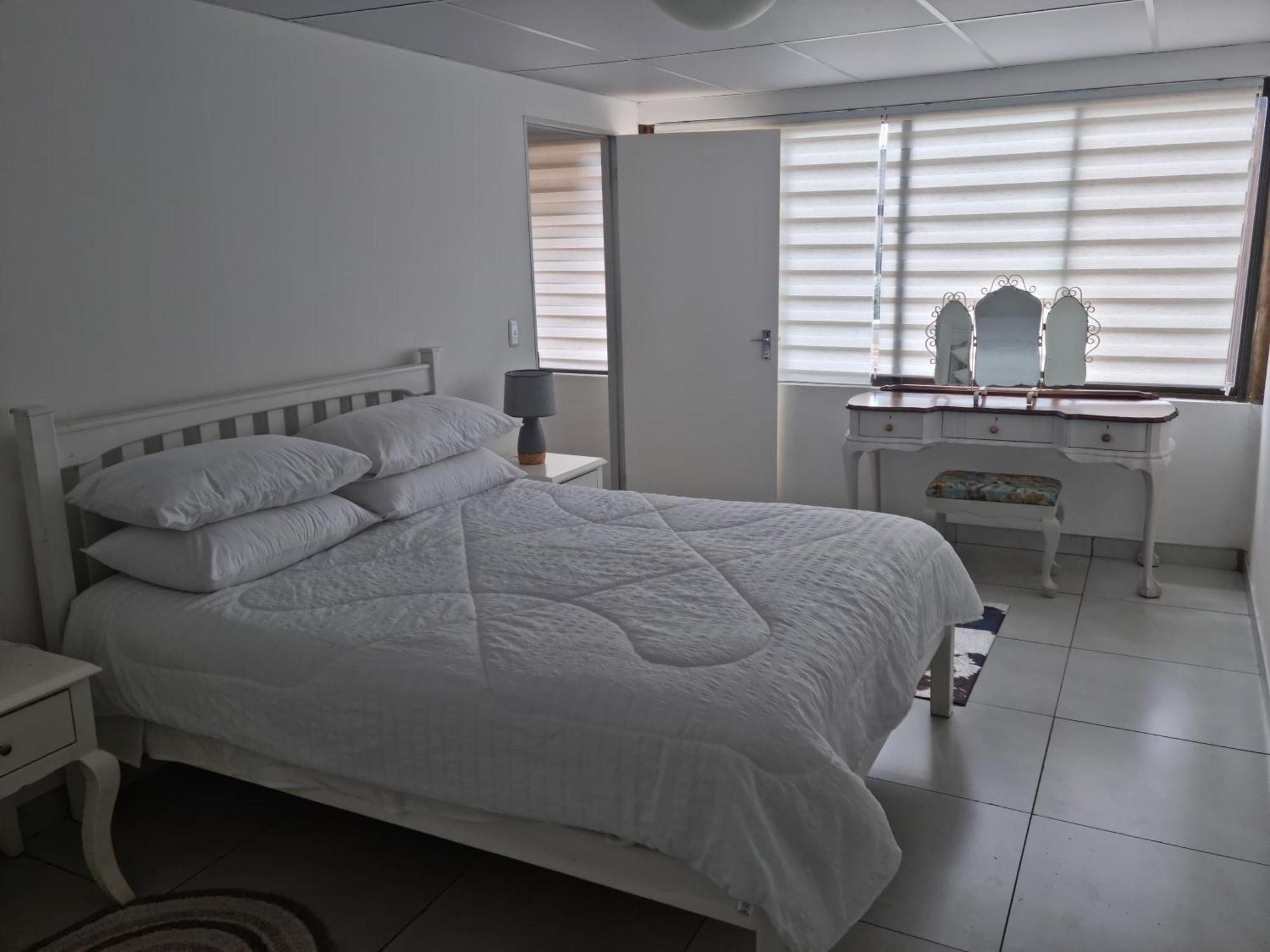 12 On Vaal Drive Guesthouse Vanderbijlpark Bagian luar foto