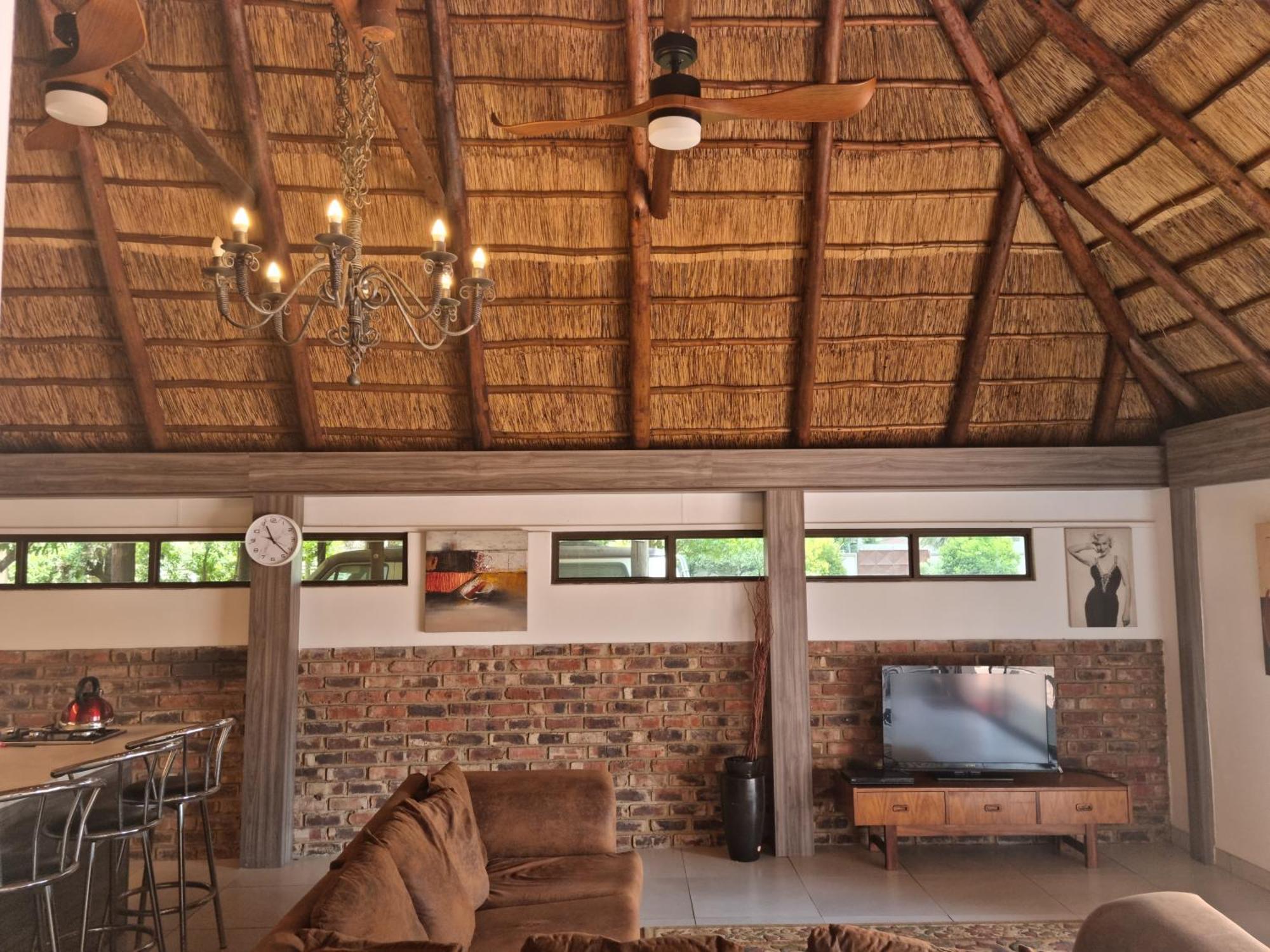 12 On Vaal Drive Guesthouse Vanderbijlpark Bagian luar foto