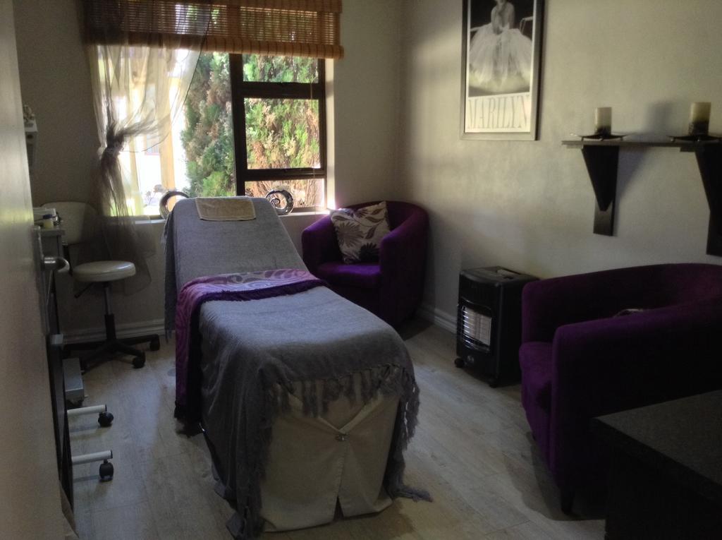 12 On Vaal Drive Guesthouse Vanderbijlpark Bagian luar foto