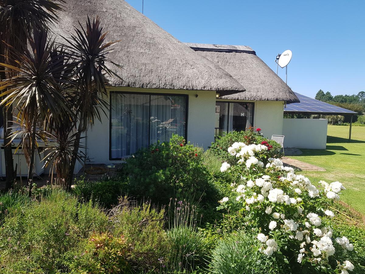 12 On Vaal Drive Guesthouse Vanderbijlpark Bagian luar foto