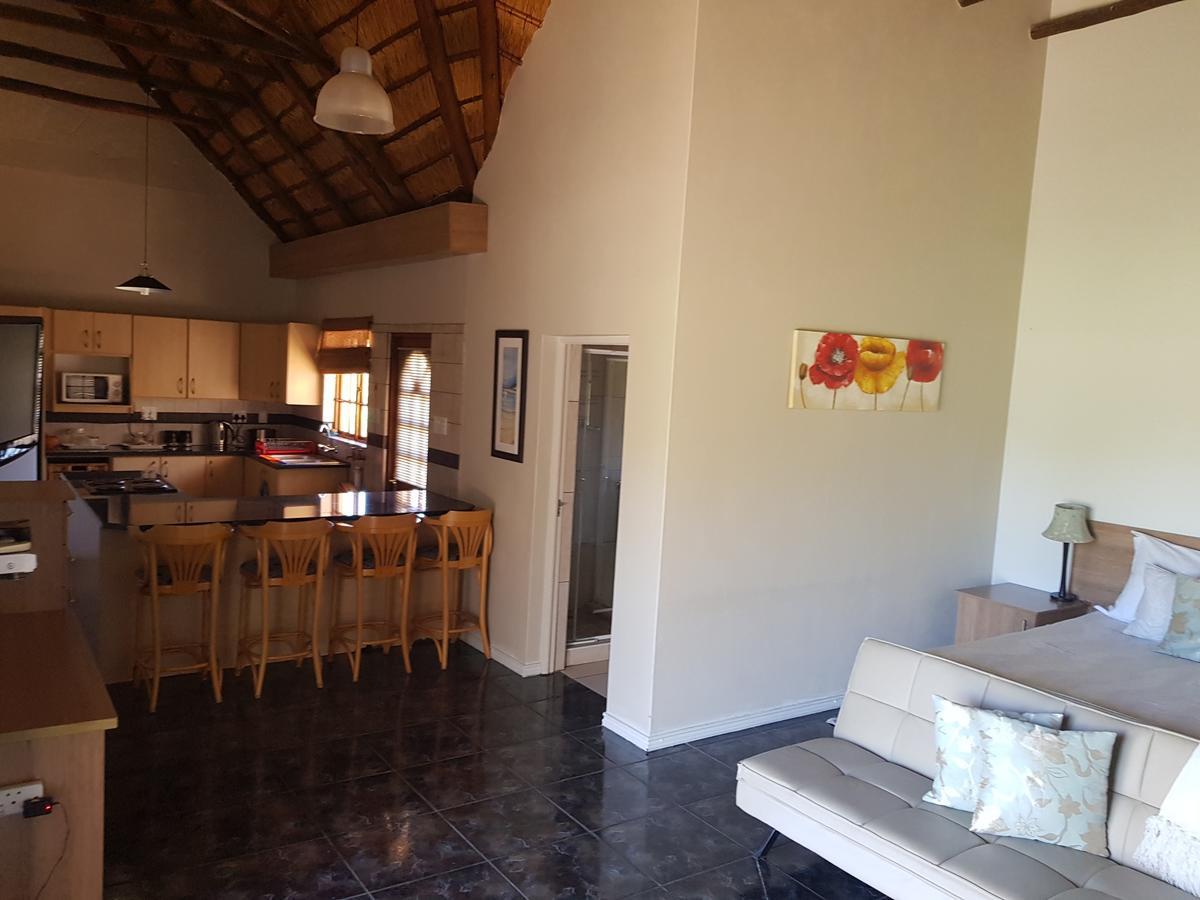 12 On Vaal Drive Guesthouse Vanderbijlpark Bagian luar foto