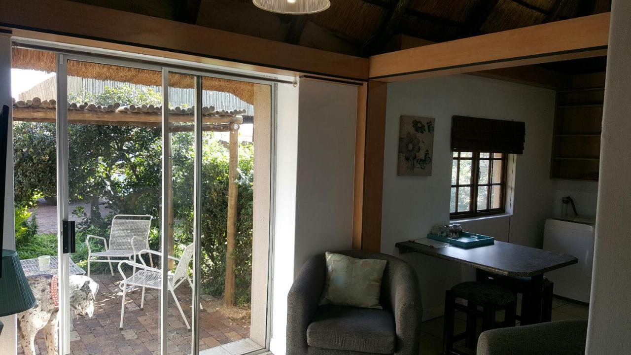 12 On Vaal Drive Guesthouse Vanderbijlpark Bagian luar foto