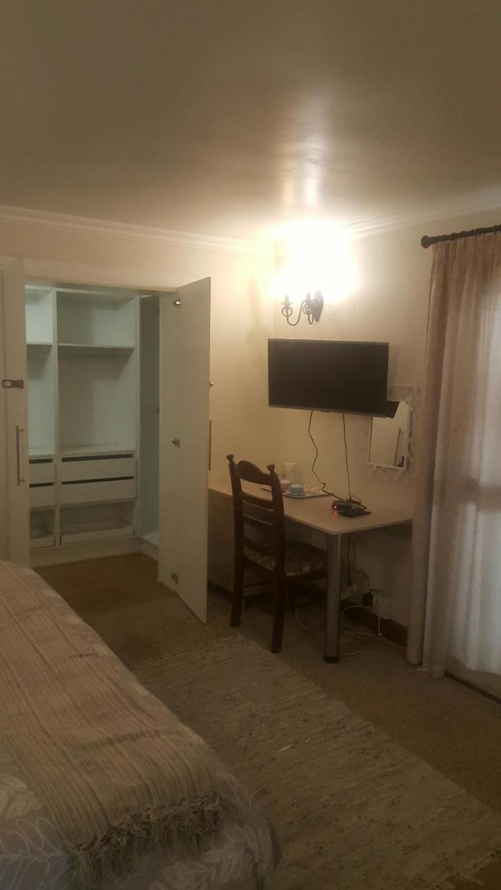 12 On Vaal Drive Guesthouse Vanderbijlpark Bagian luar foto