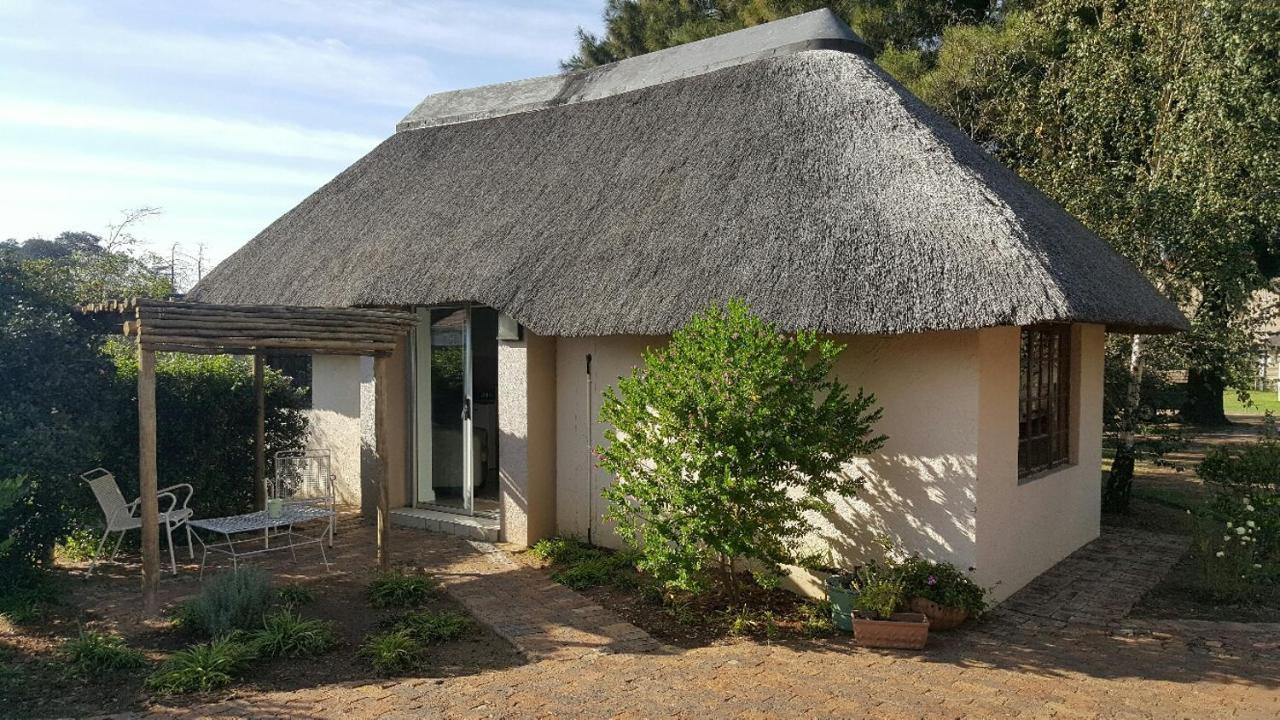 12 On Vaal Drive Guesthouse Vanderbijlpark Bagian luar foto